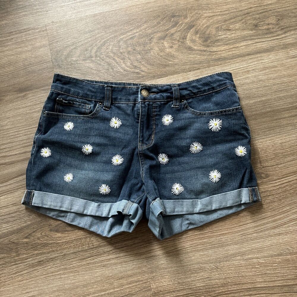 Women’s Time And True Jean Daisy Embroidered Shorts Size 10